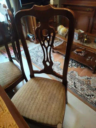 Mesa de madera maciza tallada a mano con 4 sillas