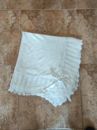 Toquilla de bebé de punto blanco