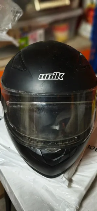 Casco integral negro para moto