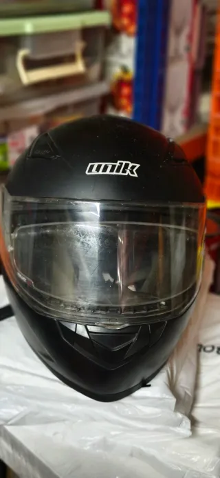 Casco integral negro para moto