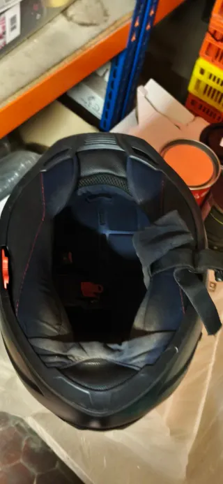 Casco integral negro para moto