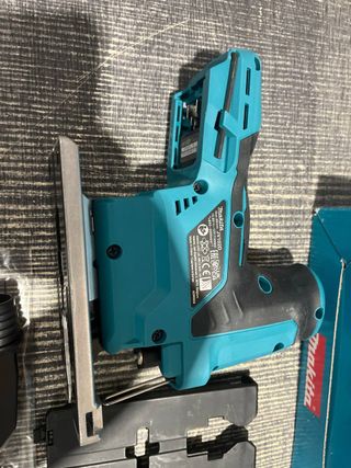 Sierra de calar inalámbrica Makita JV102DZ