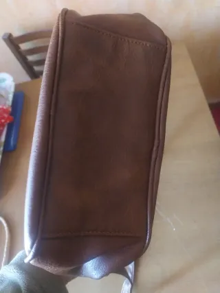 Bolso de hombro marrón