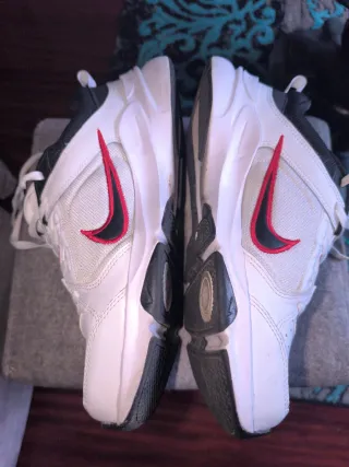 Zapatillas Nike Blancas y Rojas