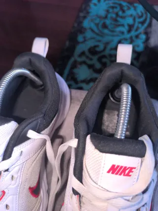 Zapatillas Nike Blancas y Rojas