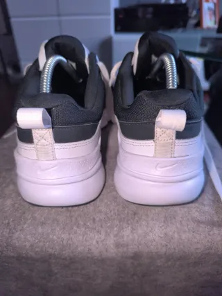 Zapatillas Nike Blancas y Rojas