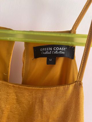 Vestido largo dorado con aberturas