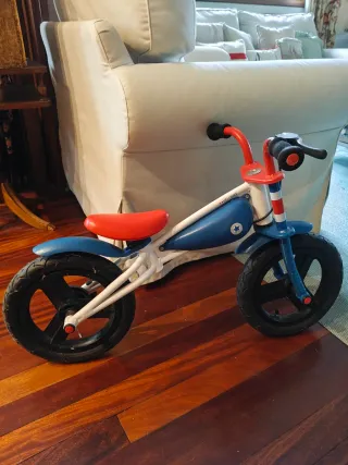 Bicicleta de equilibrio infantil