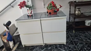 Mesitas de noche blancas con tapa gris