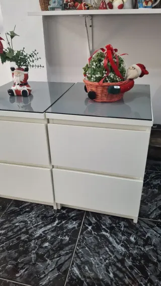 Mesitas de noche blancas con tapa gris