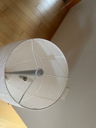 Lampara de pie de papel