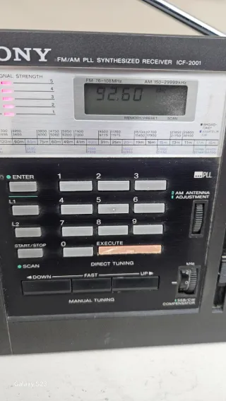 Radio Sony ICF-2001 FM/AM PLL