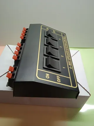 Selector de Altavoces 4 Vías ON/OFF