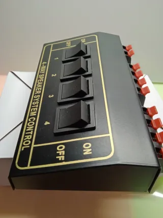 Selector de Altavoces 4 Vías ON/OFF