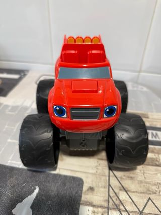 Coche grande Blaze Monster Machines con sonidos