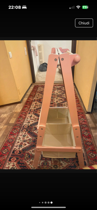 Lavagna per bambini rosa con contenitori