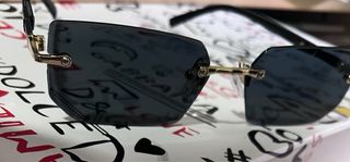 Occhiali da sole neri specchiati