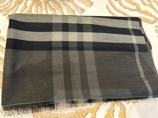 Bufanda fular cuadros gris y negro