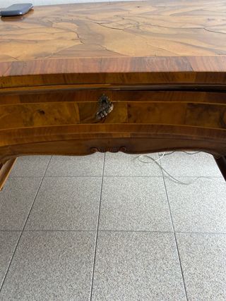 Scrivania intarsiata 5 cassetti