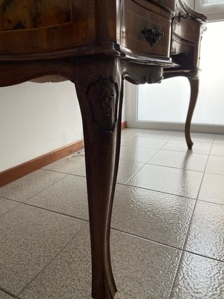 Scrivania intarsiata 5 cassetti