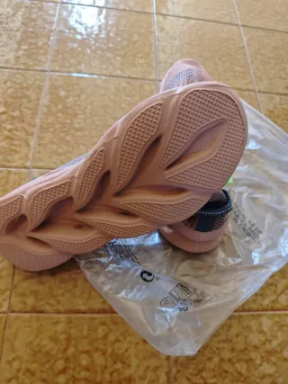 Scarpe da uomo arancioni e marroni