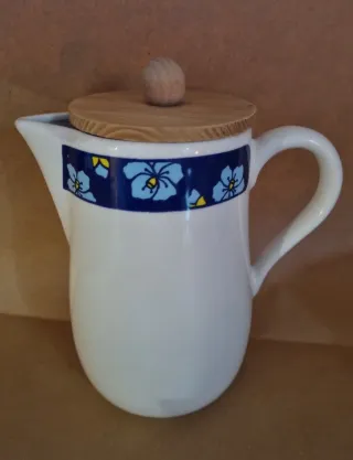 Caraffa e tazze ceramica decoro floreale