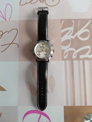 Reloj MONTRE LIP Cuero Negro y Plata