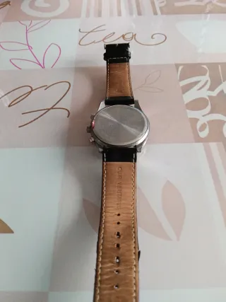 Reloj MONTRE LIP Cuero Negro y Plata