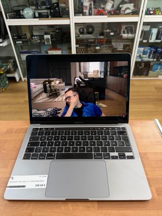 MacBook Pro 13” 2020 i5 8GB RAM 256GB SSD