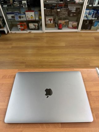 MacBook Pro 13” 2020 i5 8GB RAM 256GB SSD