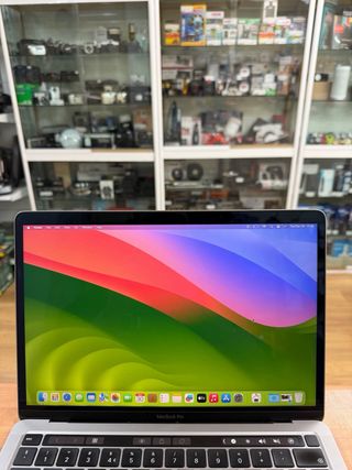 MacBook Pro 13” 2020 i5 8GB RAM 256GB SSD