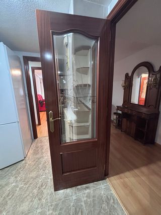 Puertas de madera lisas y con cristal