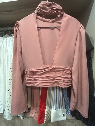 Blusa rosa empolvado elegante