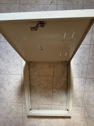 Puerta metálica homologada para cpm monofásica