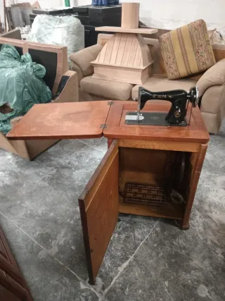 Máquina de coser Alfa antigua