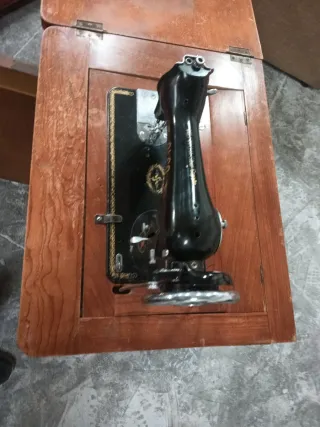 Máquina de coser Alfa antigua