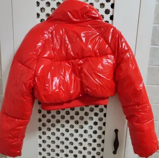 Chubasquero Zara Rojo xs:8€