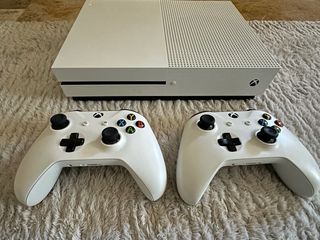 Xbox One S 1TB + 2 mandos + juegos + caja