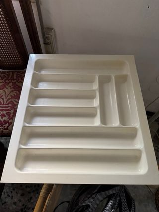 Cubertero de plástico beige