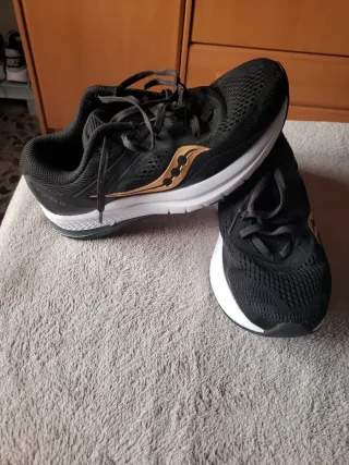 Zapatillas Saucony niña negras y doradas