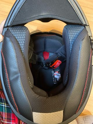 Casco de moto modular MT Helmets con gafas de sol