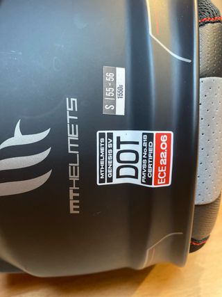 Casco de moto modular MT Helmets con gafas de sol