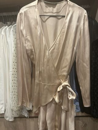 Blusa Zara dorada satinada lazada lateral