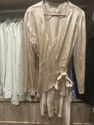 Blusa Zara dorada satinada lazada lateral