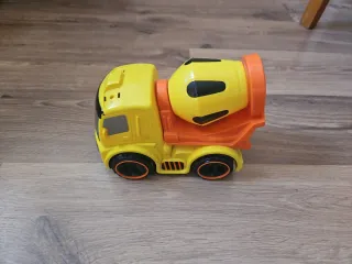 Juguete de construcción amarillo