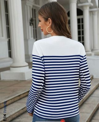 Camiseta de rayas azul y blanco