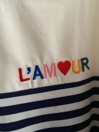 Camiseta de rayas azul y blanco