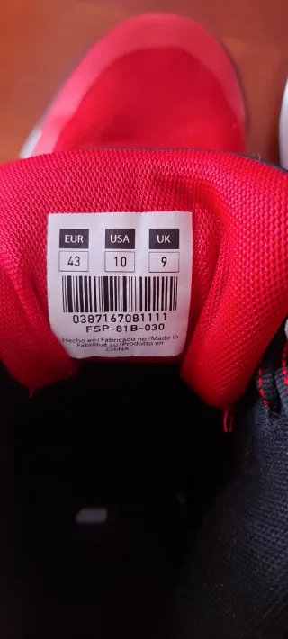 Zapatillas Fila Rojas y Negras