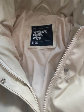 Abrigo acolchado beige (Lefties)