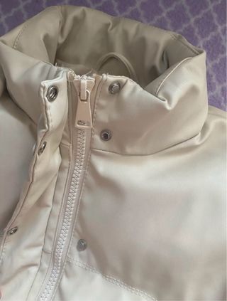 Abrigo acolchado beige (Lefties)